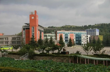 重庆市两江职业教育中心学费一年是多少
